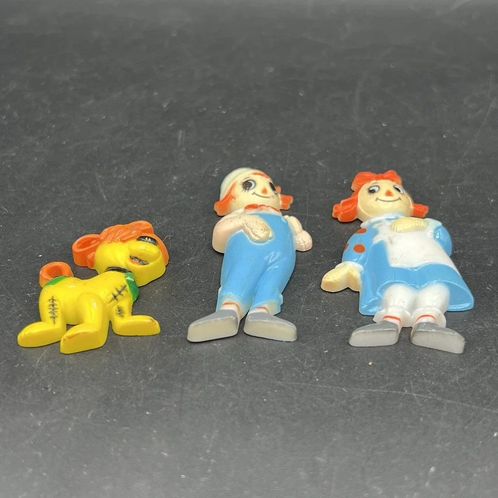 VTG NASTA Raggedy Ann and Andy Arthur Dog Plastic Magnets Set Of 3 ~ Dates 1980